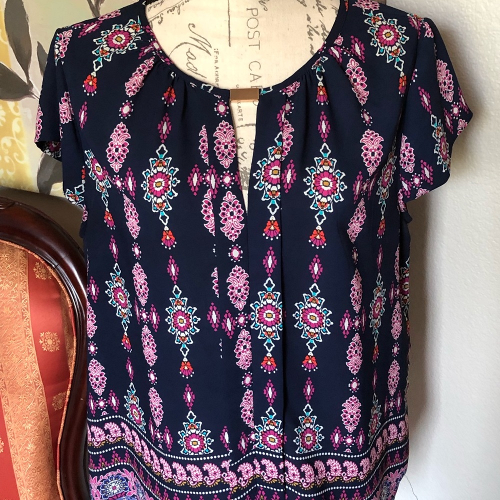 Pretty short sleeve blouse